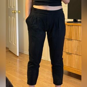 Aritzia Babaton Black Cropped Ankle Pants